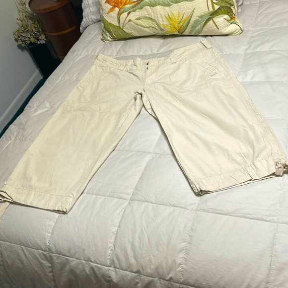 Nike size L capri pants.  Light tan 100% cotton. - Picture 1 of 3
